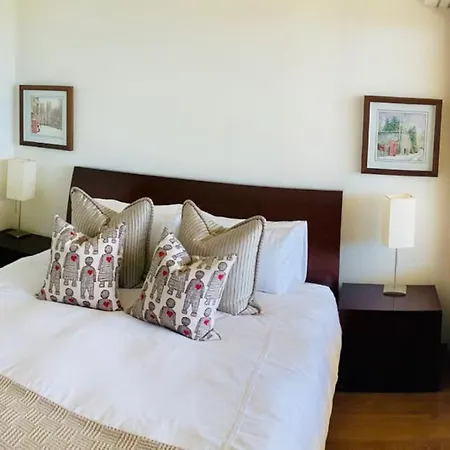 View Magnifique Leman - * شاردون